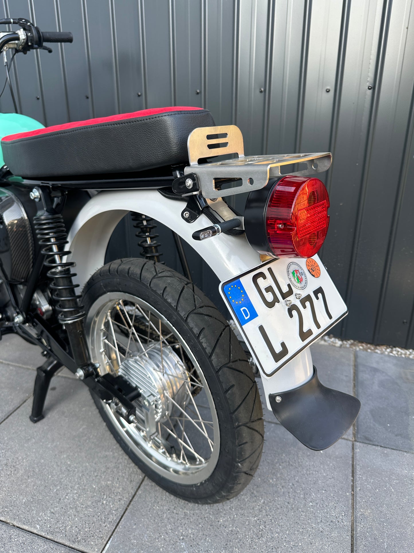 Heckträger V2 schwarz für Rücklicht, Blinker M8 und Kennzeichen für Simson S50 S51 S70