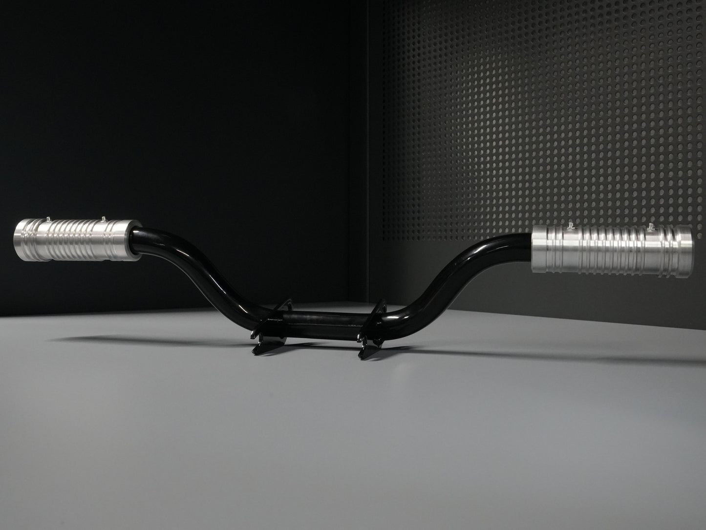SIMADE Fußrastenträger verstärkt mit Billet CNC Fußrasten "Street" mit Spikes aus hochfestem Aluminium für Simson S50 S51 S70