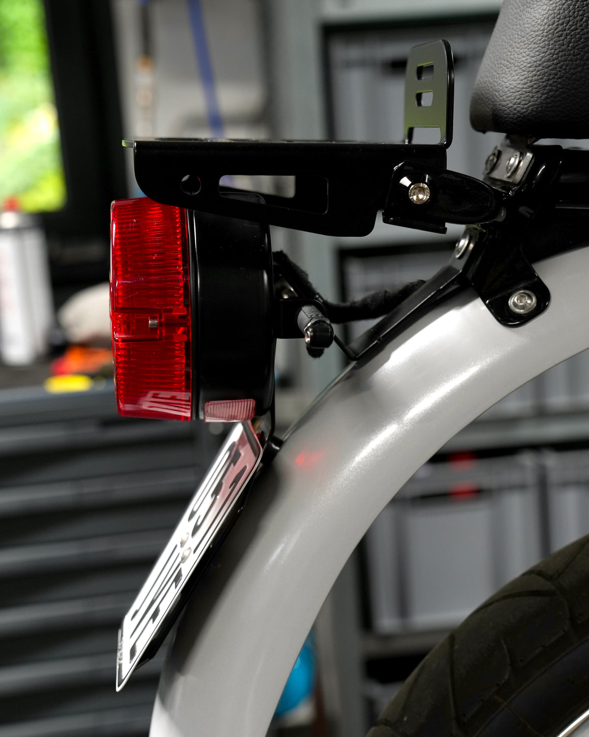 SIMADE Heck-Umbauset mit Kennzeichenhalter V2 und Gepäckträger "Sport" in schwarz für Simson S50 S51 S70