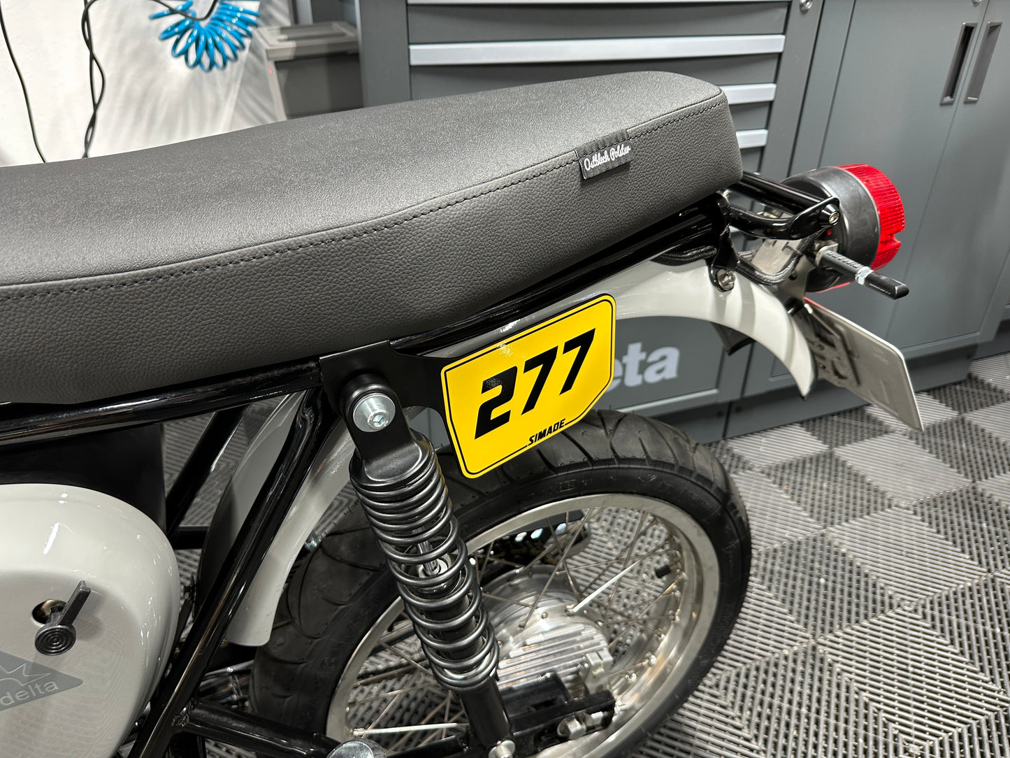 SIMADE Startnummern-Halter schwarz am Obergurt für Simson S-Baureihe S50 S51 S70