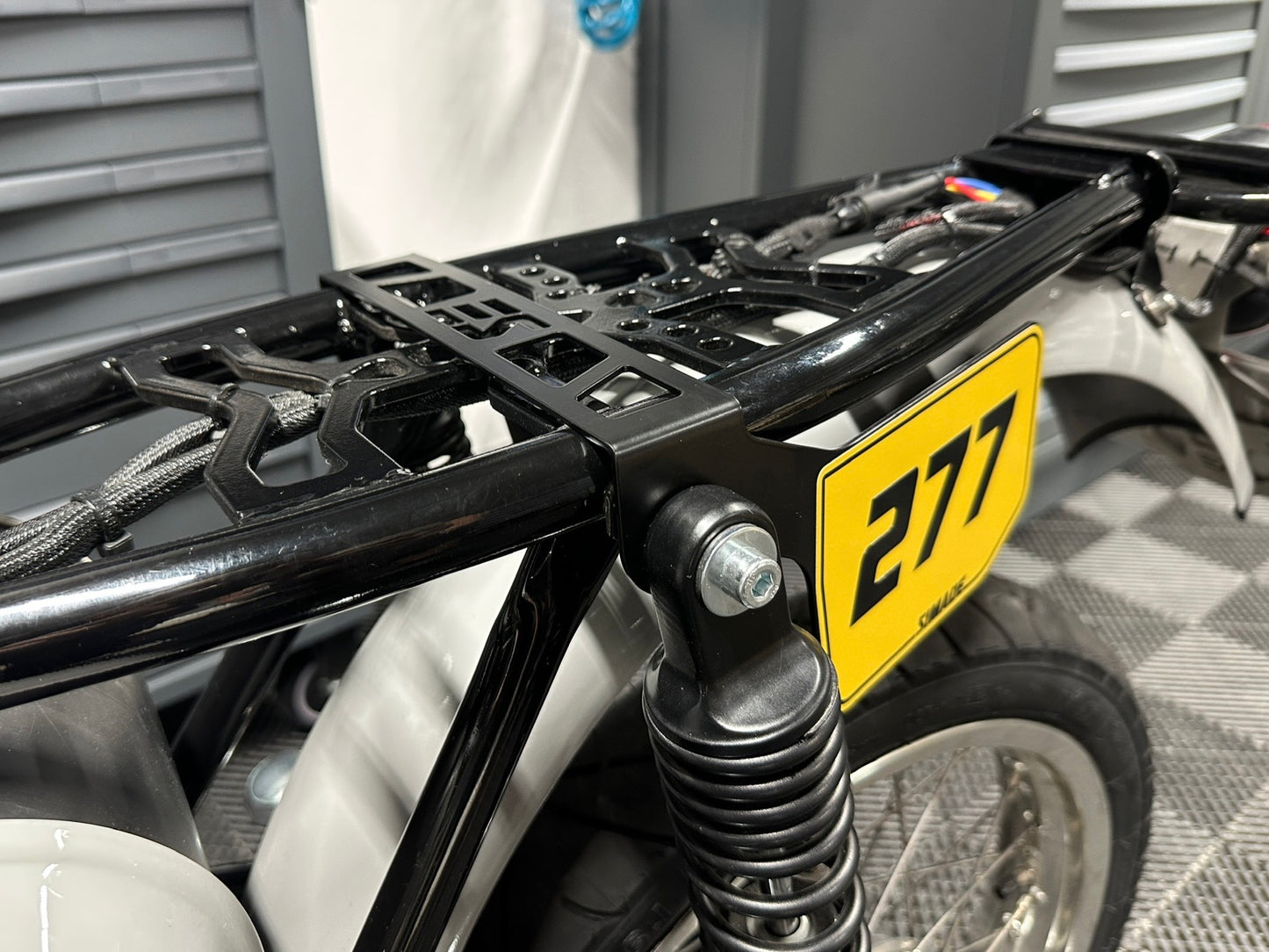 SIMADE Startnummern-Halter schwarz am Obergurt für Simson S-Baureihe S50 S51 S70