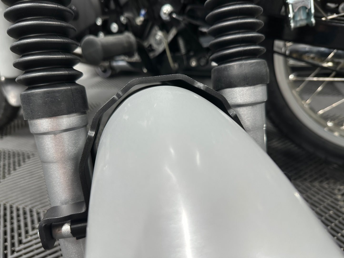 SIMADE Gabelversteifung 4mm Alu schwarz eloxiert für ZT/PZ/Sachsenmoped/DPR Telegabel