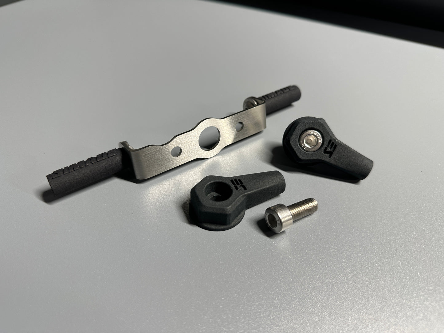 SIMADE LED-Blinkerträger hinten M8 Innengewinde für Originalaufnahme 100/120mm Rücklicht S50 S51 S70 SR50 Schwalbe