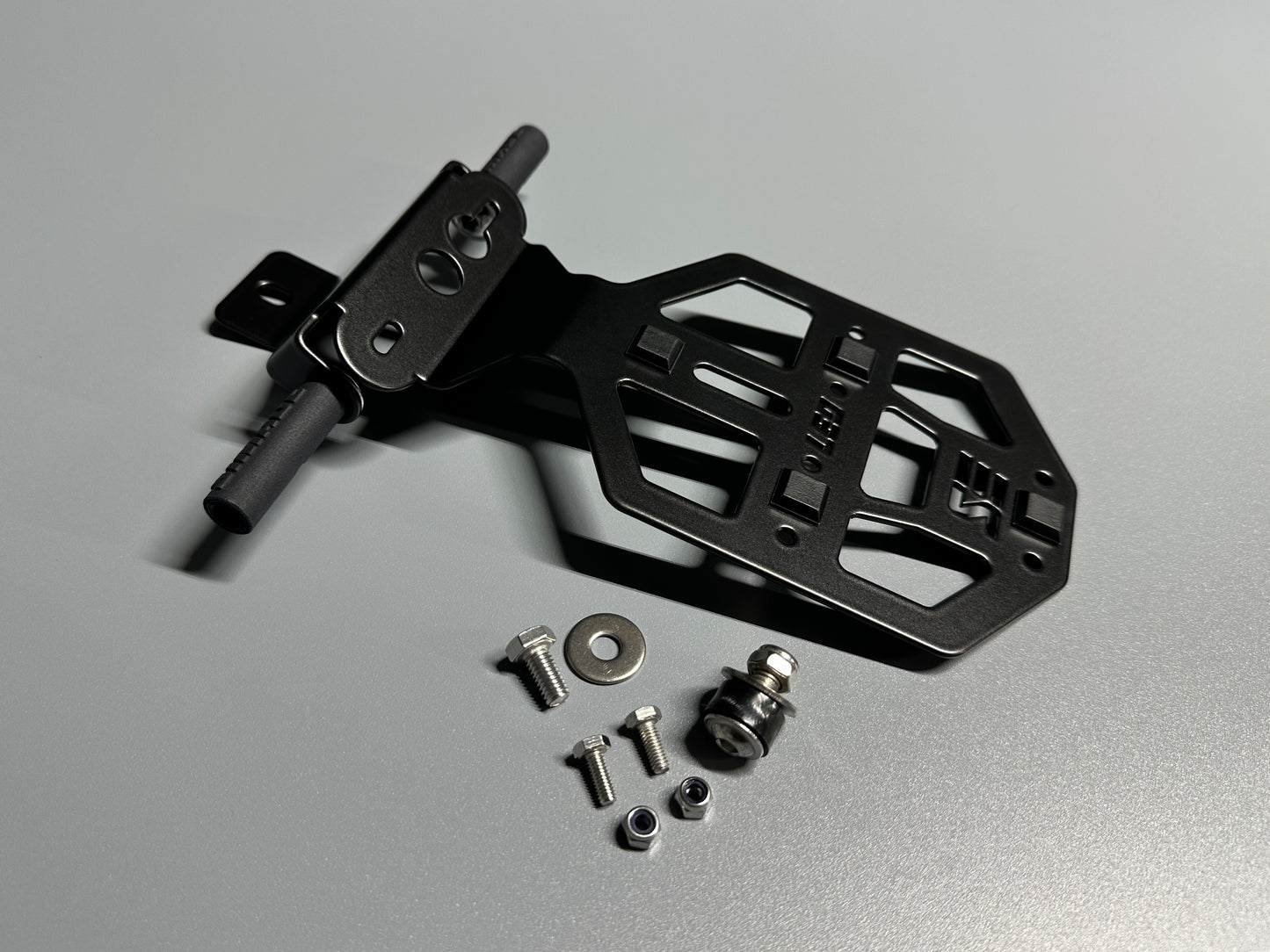 SIMADE Heckträger LED schwarz für LED Highsider Rücklicht, LED-Blinker M8 und gr. + kl. Kennzeichen für Simson S50 S51 S70