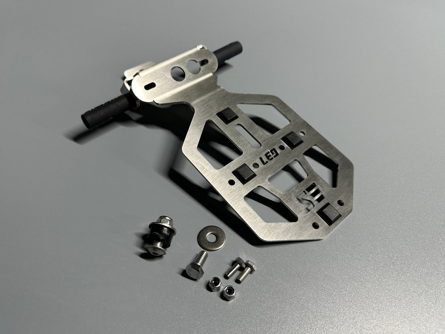 SIMADE Heckträger LED Edelstahl für LED Highsider Rücklicht, LED-Blinker M8 und gr. + kl. Kennzeichen für Simson S50 S51 S70