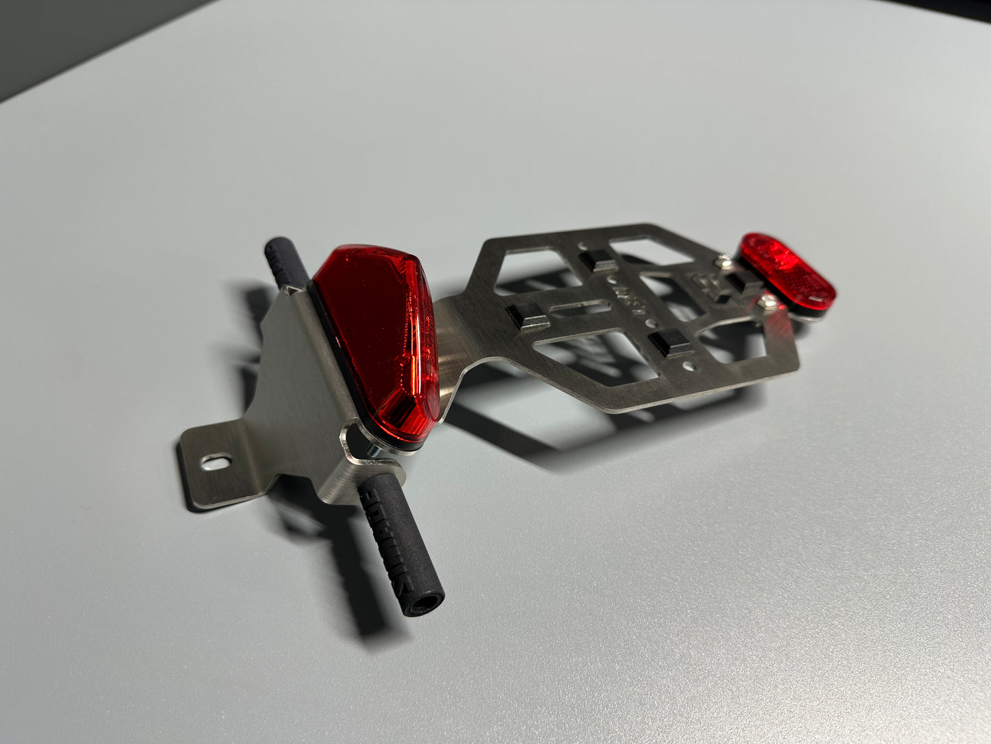 SIMADE Heckträger LED Edelstahl für LED Highsider Rücklicht, LED-Blinker M8 und gr. + kl. Kennzeichen für Simson S50 S51 S70