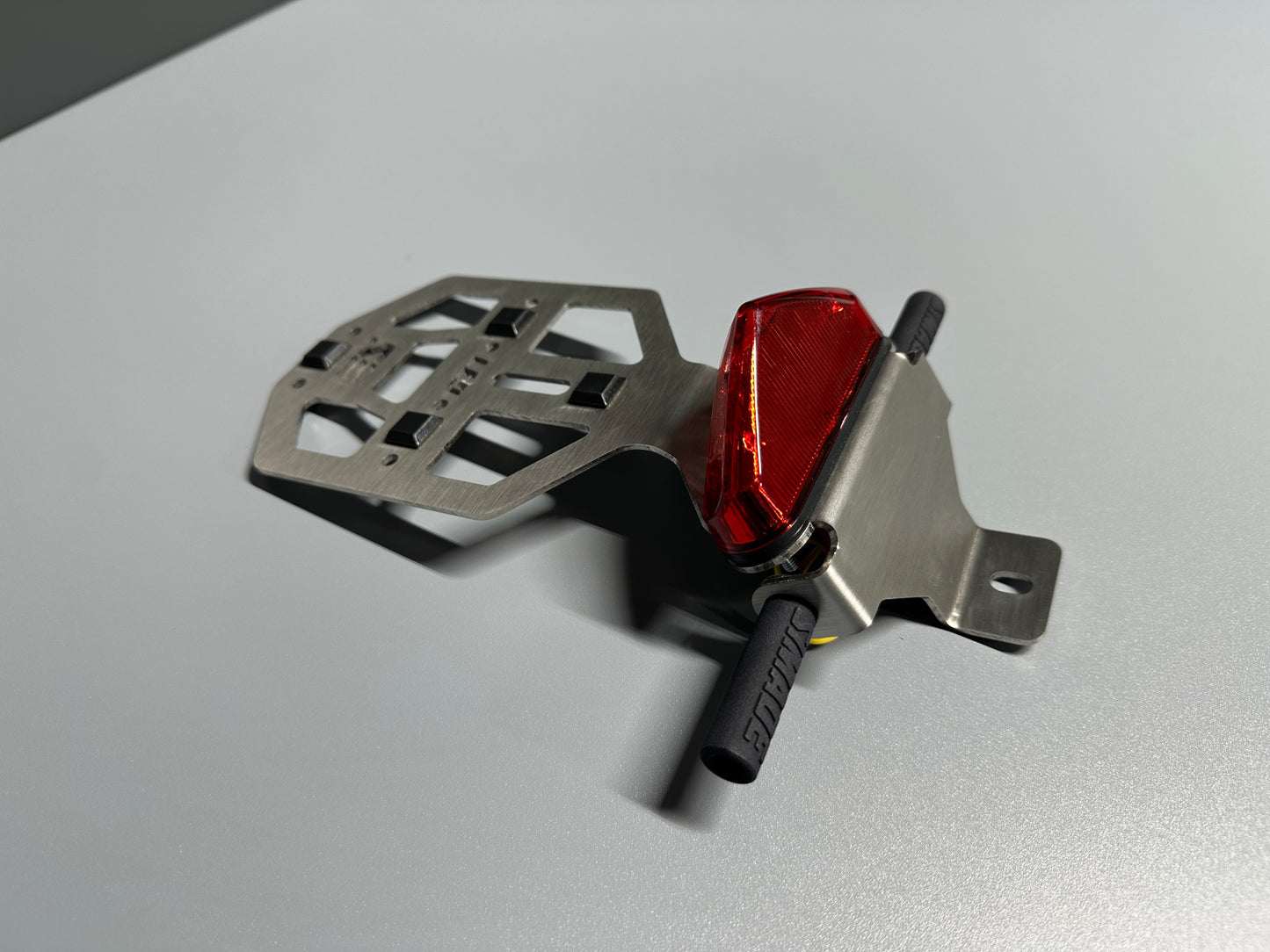 SIMADE Heckträger LED Edelstahl für LED Highsider Rücklicht, LED-Blinker M8 und gr. + kl. Kennzeichen für Simson S50 S51 S70