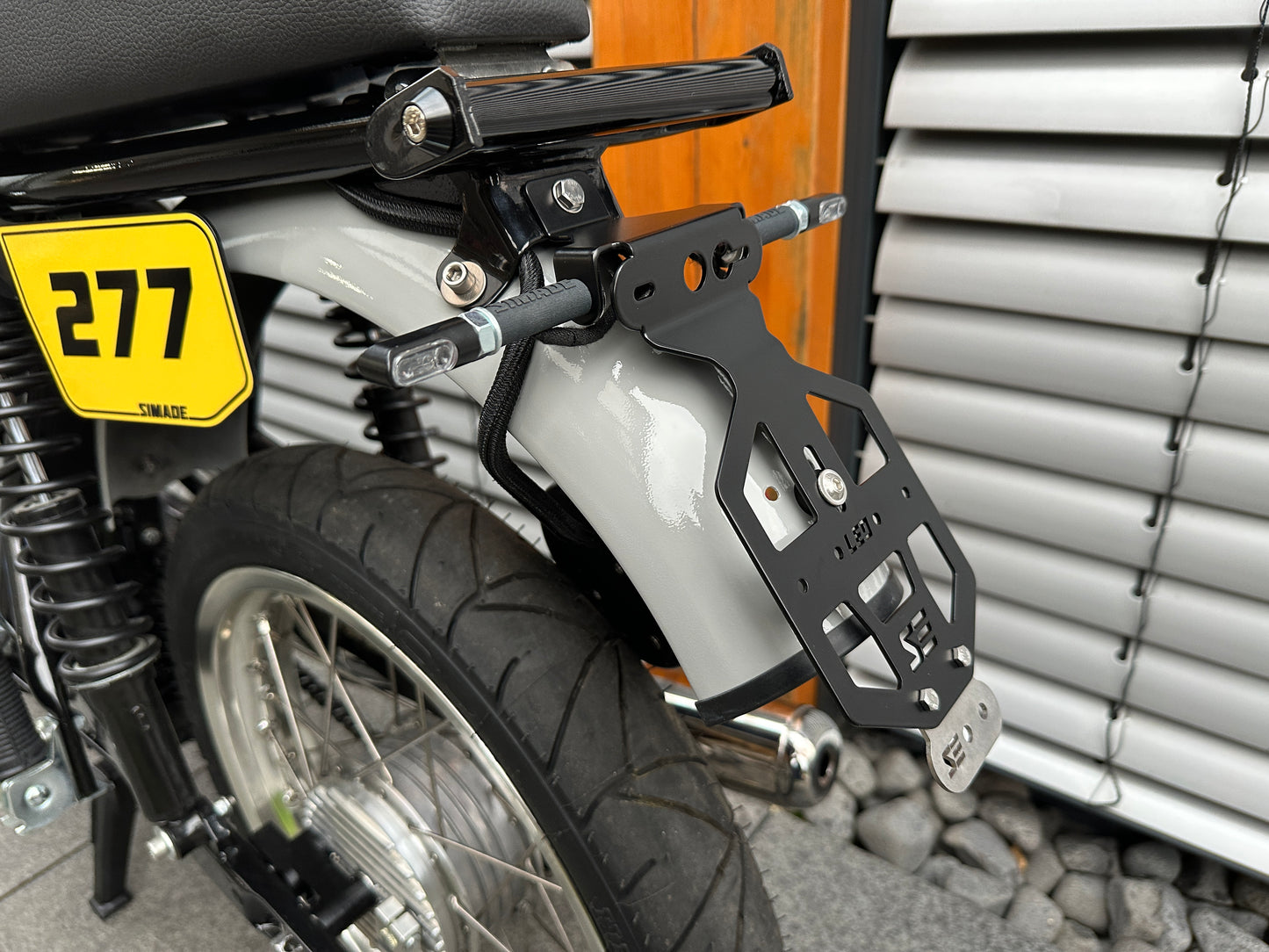 SIMADE Heckträger LED Edelstahl für LED Highsider Rücklicht, LED-Blinker M8 und gr. + kl. Kennzeichen für Simson S50 S51 S70