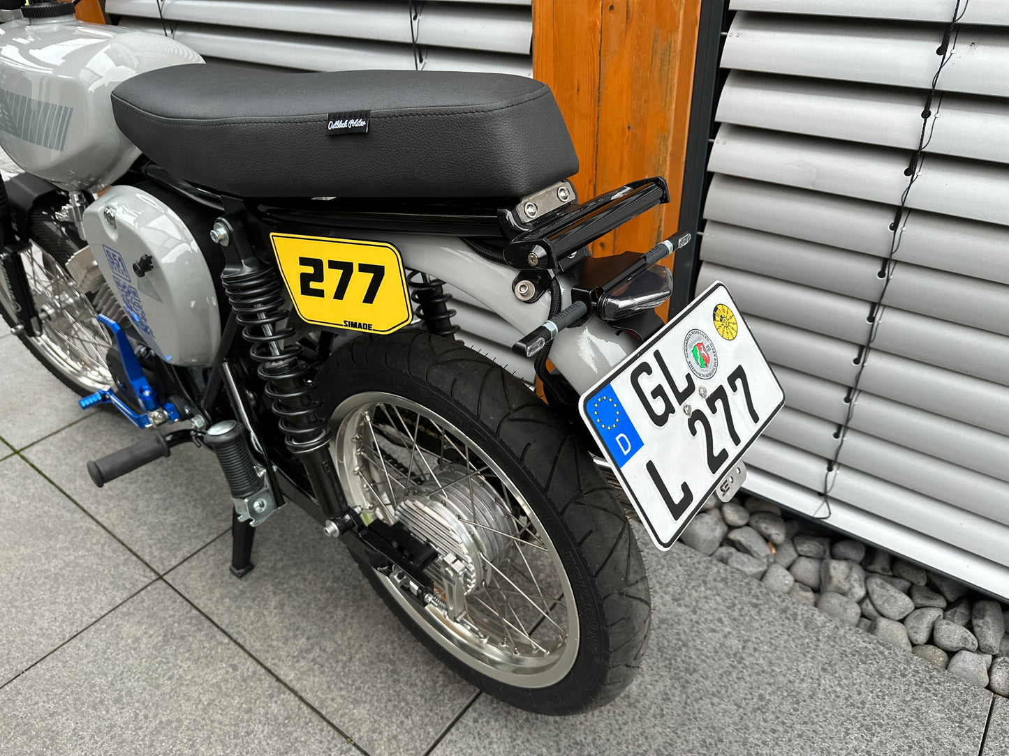 SIMADE Heckträger LED Edelstahl für LED Highsider Rücklicht, LED-Blinker M8 und gr. + kl. Kennzeichen für Simson S50 S51 S70